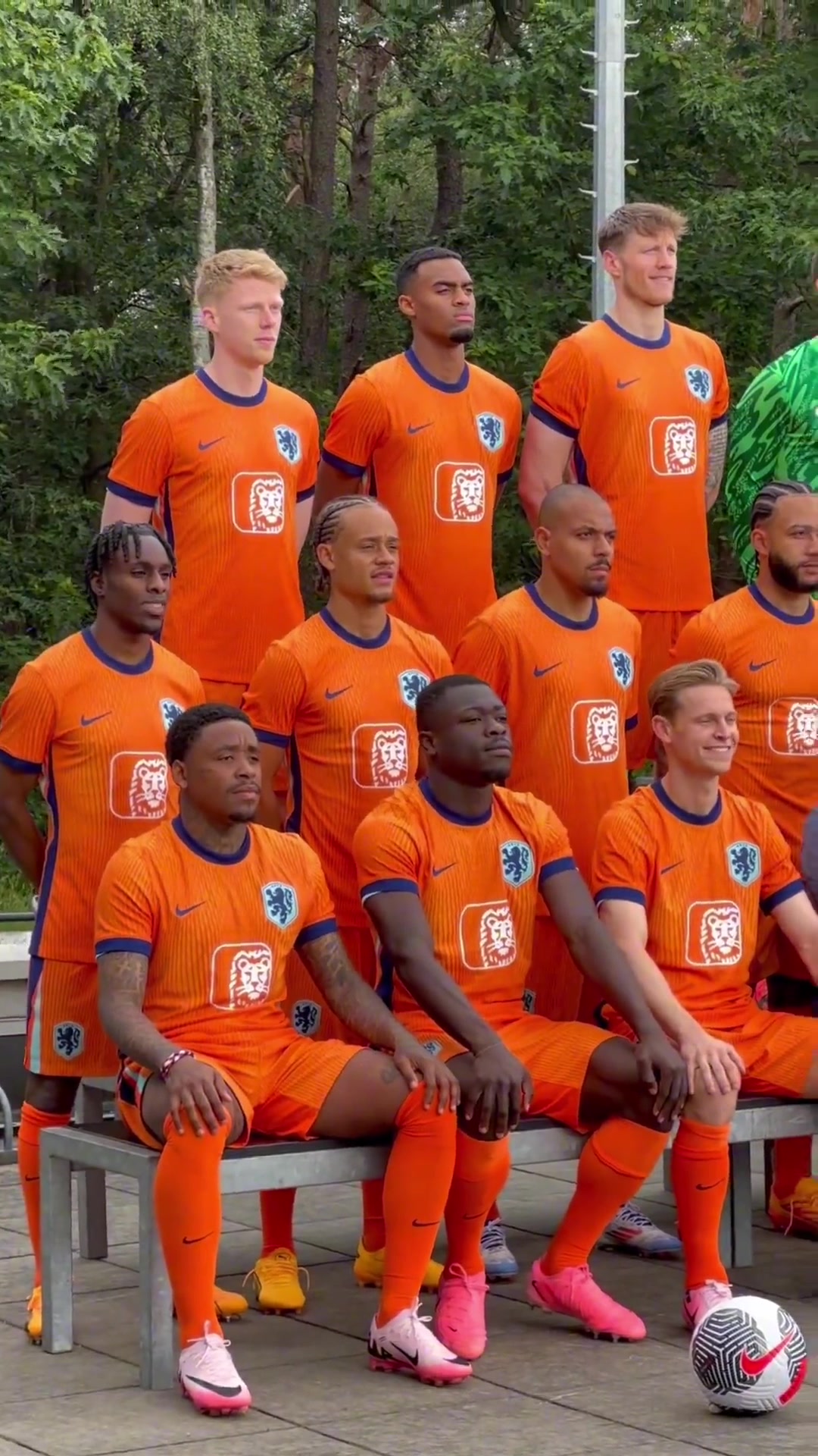荷兰国家队2024欧洲杯全家福 橙衣军团全力以赴