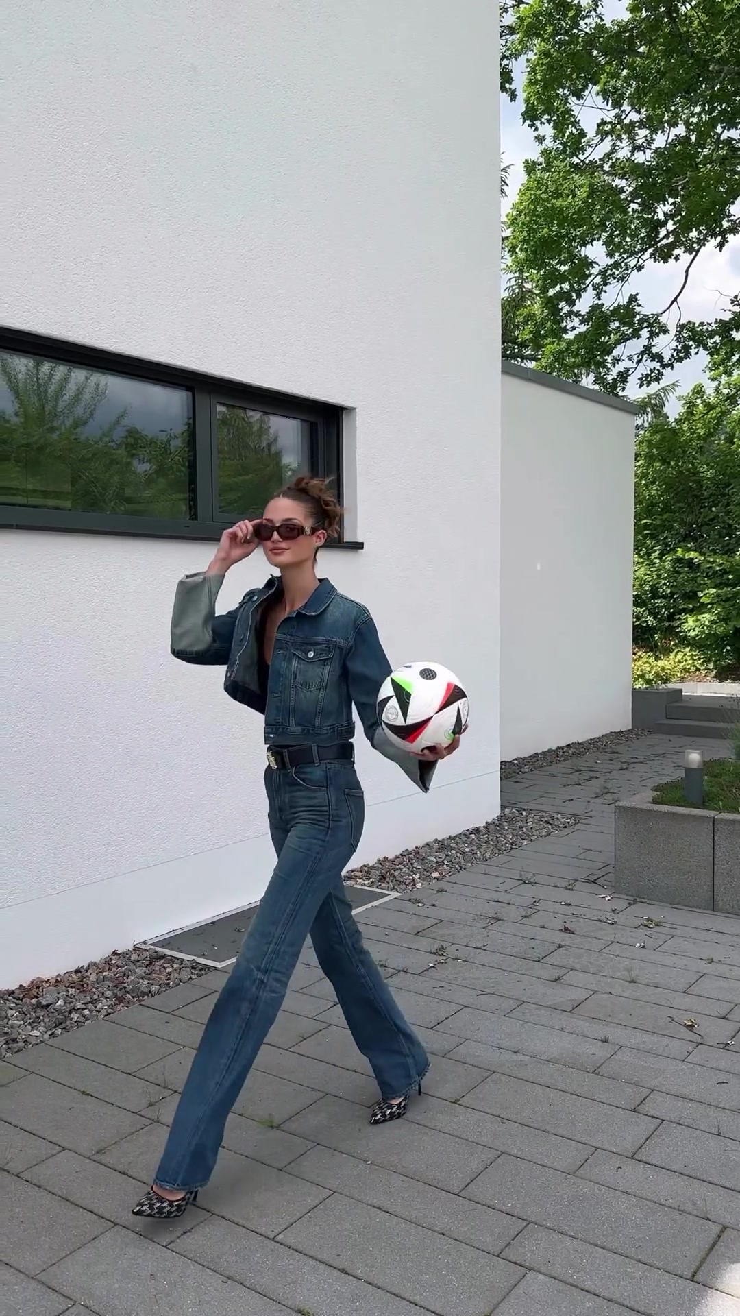 绝了！欣赏一下德国时装模特安吉丽娜的高跟鞋起球